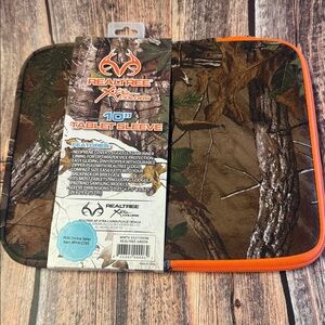 Like New Realtree 10”x8” Tablet Sleeve Item #PHK2765